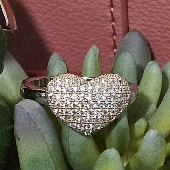 Heart Shaped Design Ring - Picture 3 of 5